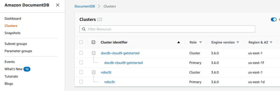Lista de clusters e instâncias na página Clusters no console do Amazon DocumentDB.