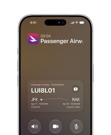iPhone 17 Pro in Zilver met de Siri AI-feature Gesprekscontext. Op het scherm zijn vluchtbevestigingsgegevens te zien tijdens een telefoongesprek